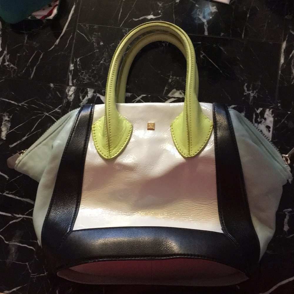 POUR La VICTOIRE purse